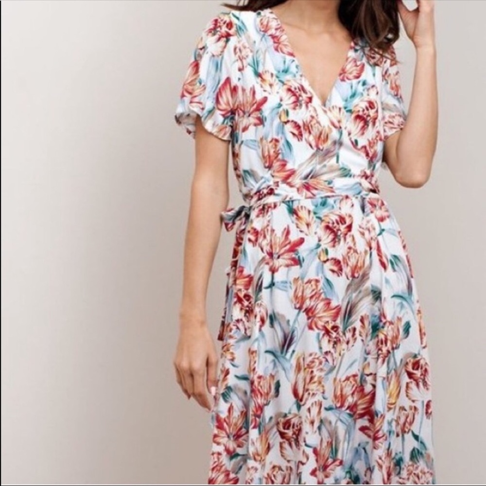 ❣️Sale was $45 down sizing❣️ Floral wrap dress - Picture 5 of 7